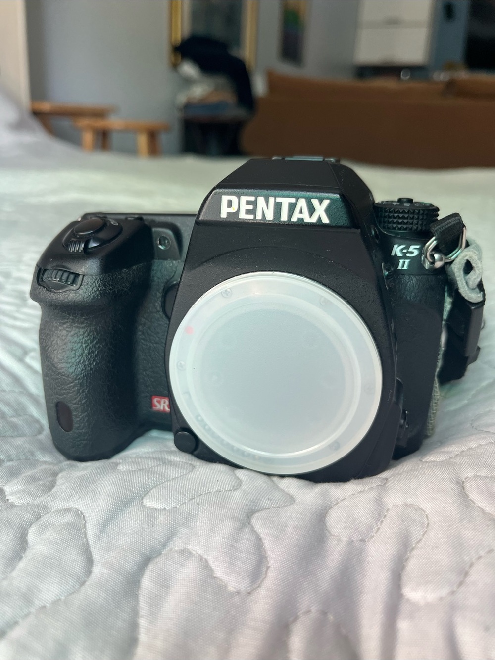 Pentax K-5 || DSLR Camera - FOR PARTS (SD Error /
Missing Rubber Door)
